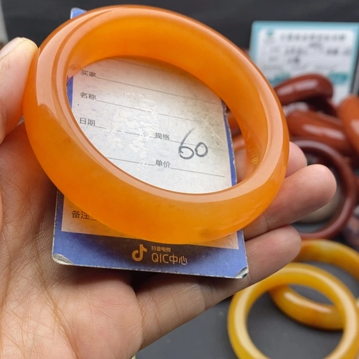 未镶嵌手镯石英质玉