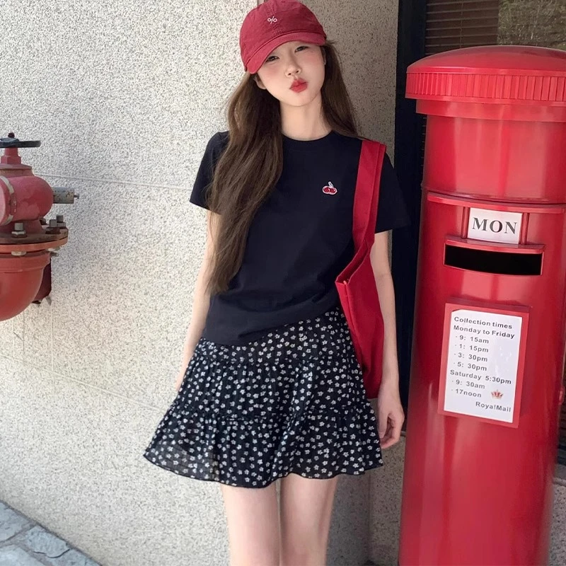 黑色碎花短裙女夏季2025新款高腰休闲显瘦a字半身裙慵懒风蛋糕裙