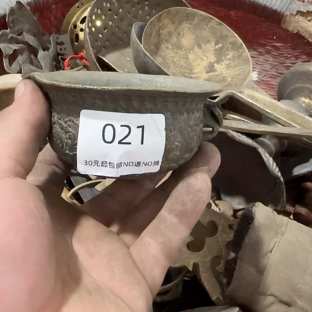 晓***宁木雅圆工艺铜盆一个