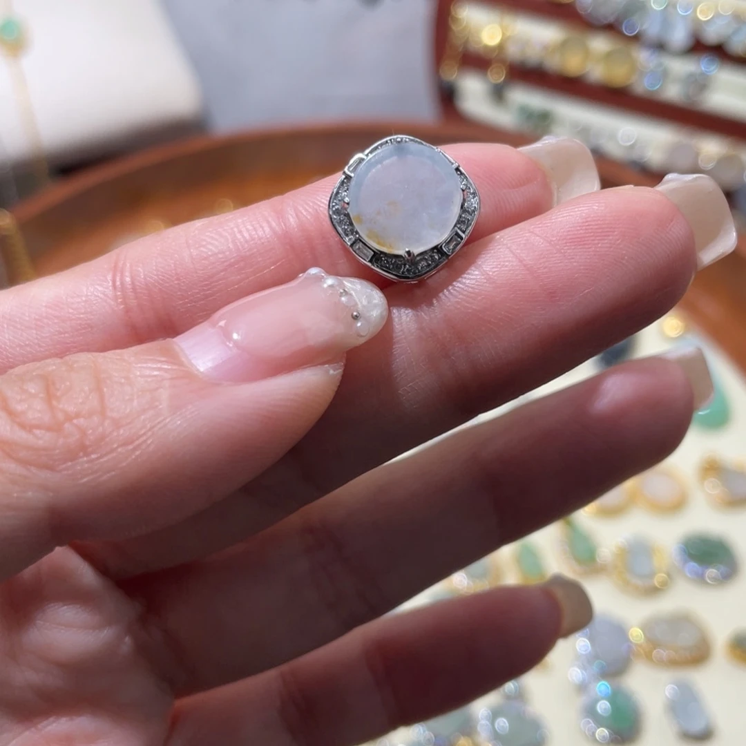 翡翠未镶嵌颈饰路路通