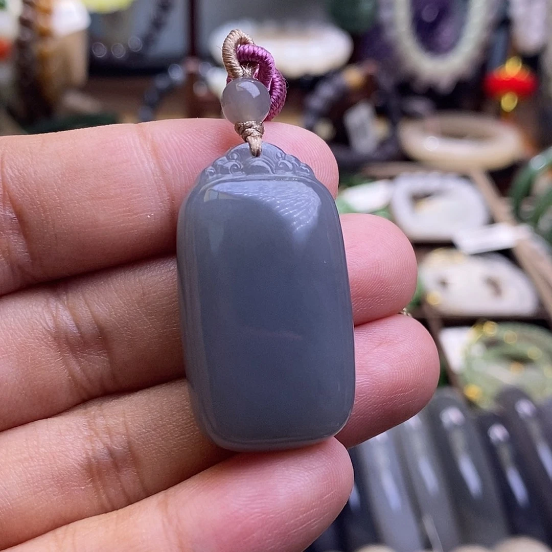 颈饰未镶嵌和田玉收藏级烟紫老矿料高冰浓紫无事牌