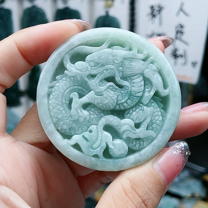 颈饰足铂镶嵌翡翠翡翠