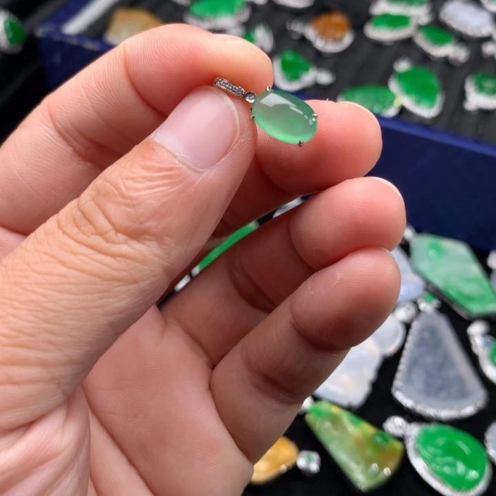 翡翠18K金镶嵌吊坠(不含链)48小时鉴赏期