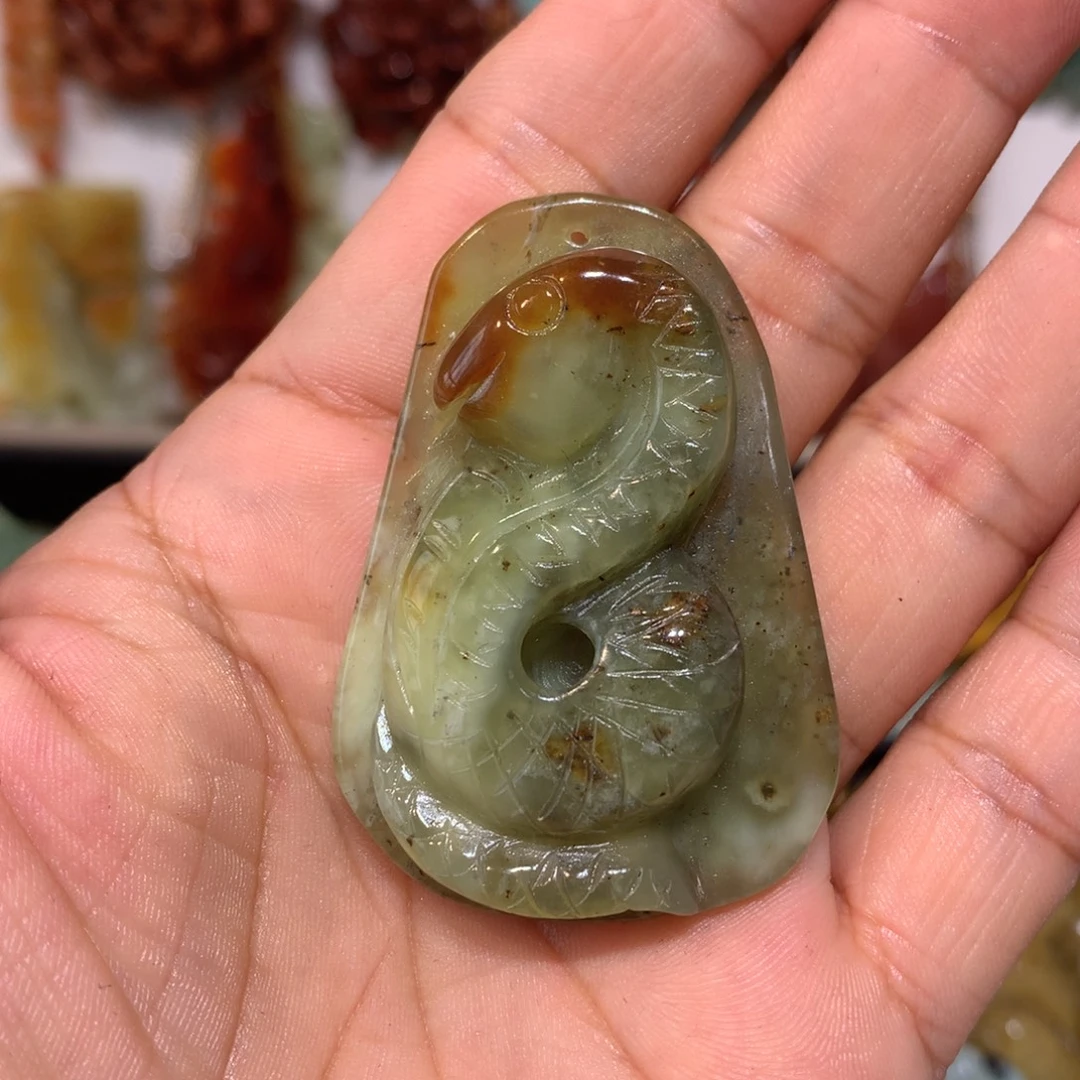 未镶嵌蛇纹石玉颈饰