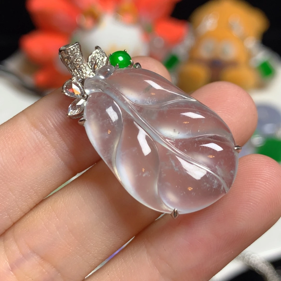 颈饰18K金镶嵌翡翠叶子
