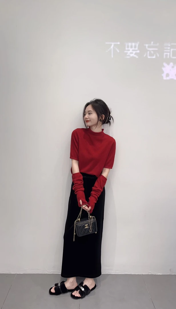 2025秋季新款红色圆领袖套毛衣针织衫女短袖显瘦设计感上衣半身裙