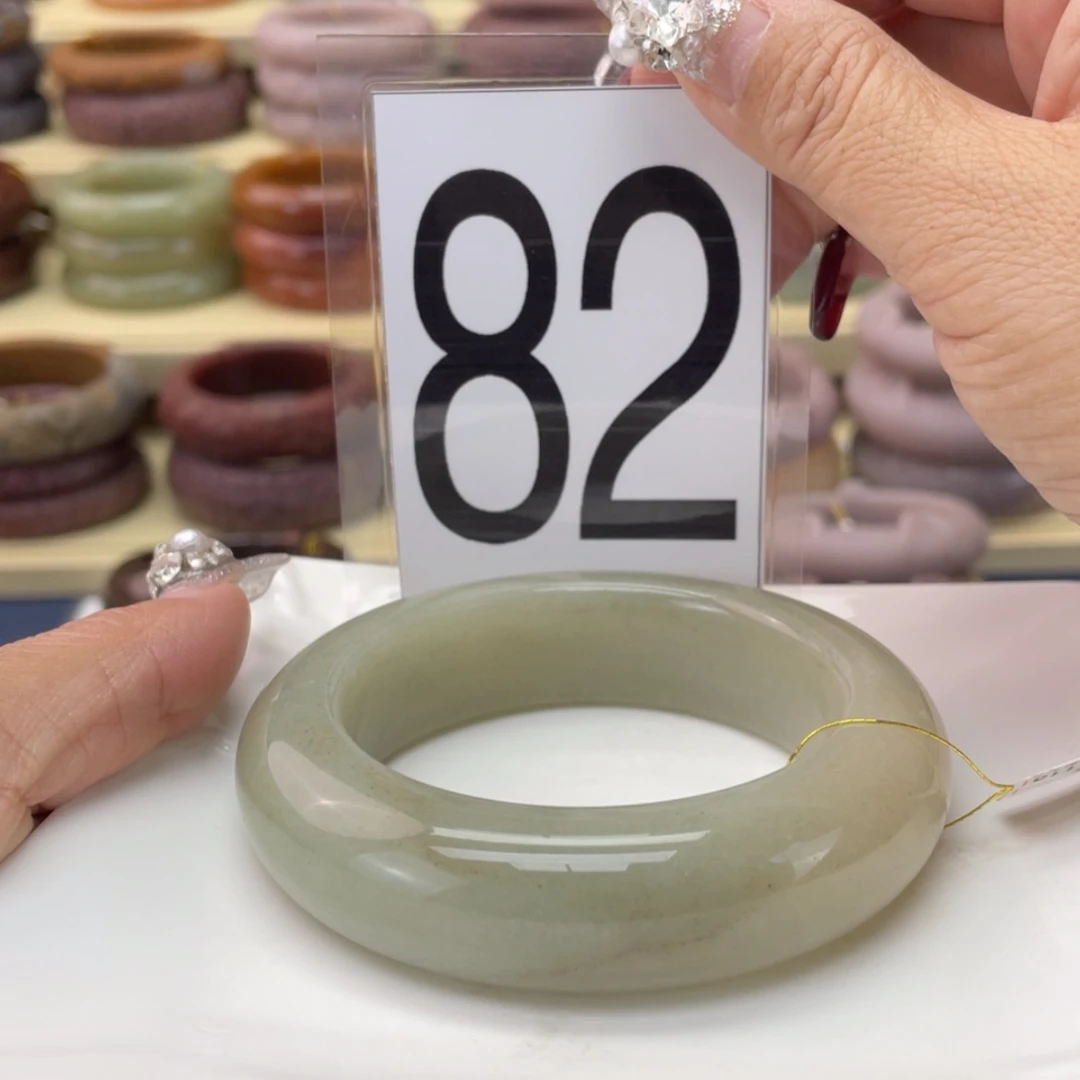 【闪购商品】石英质玉手镯未镶嵌