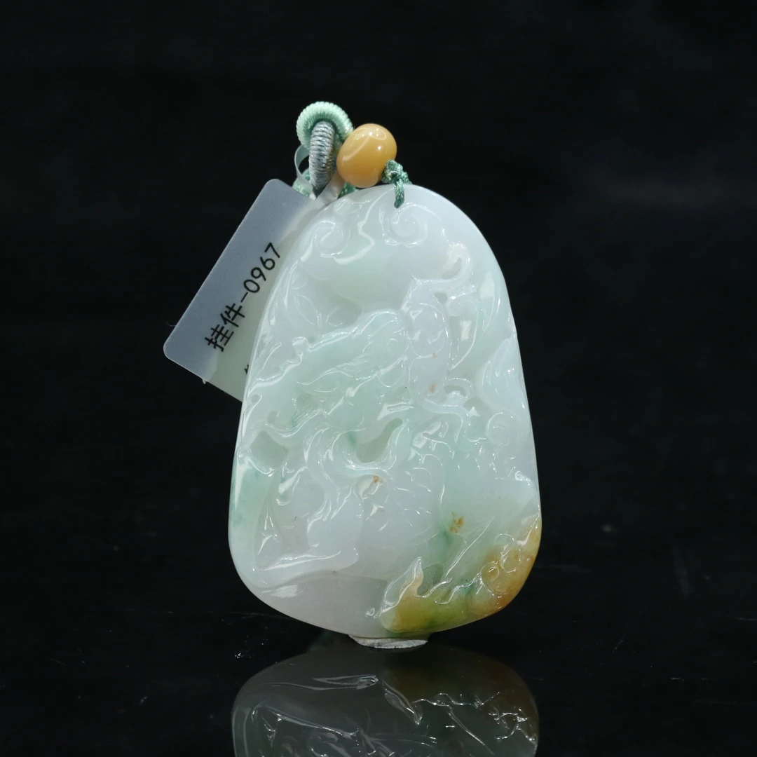lot54天然A货翡翠黄加绿麒麟牌/300082厦门保利拍卖