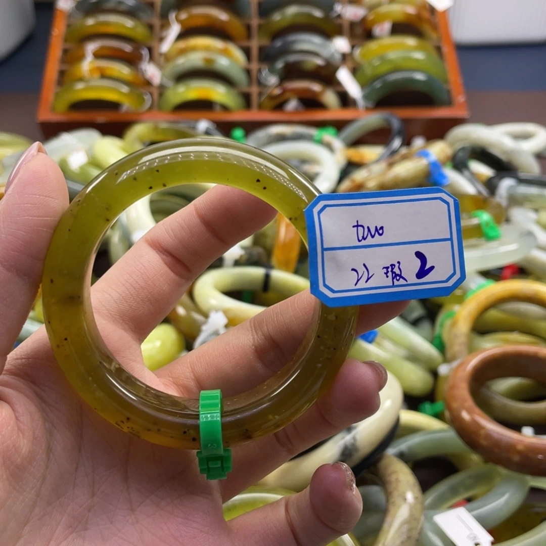 t***o蛇纹石玉未镶嵌手镯