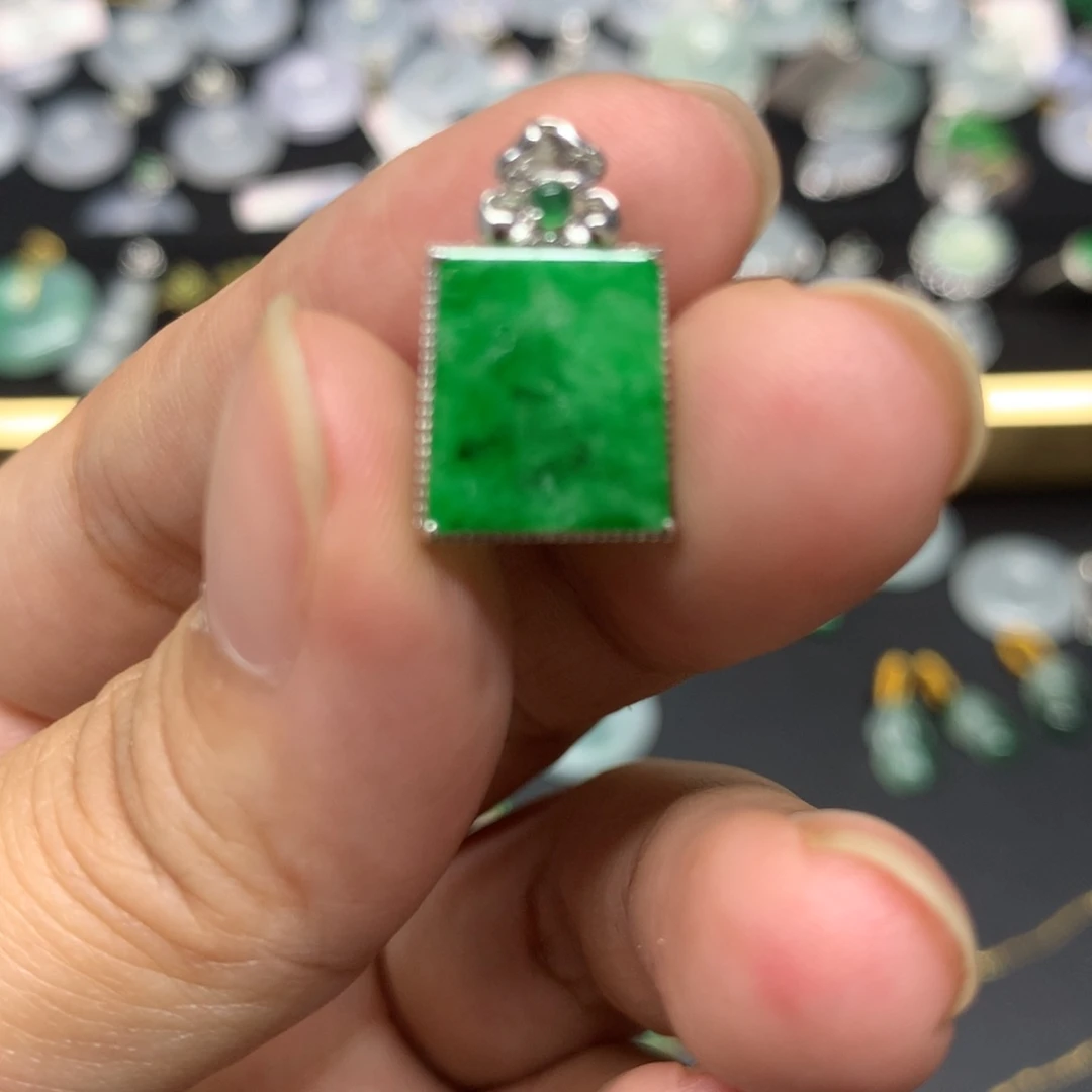 吊坠(不含链)18K金镶嵌翡翠有纹裂