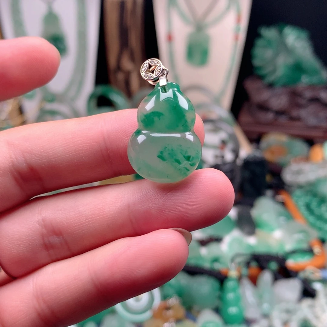 薰***草石英质玉（非洲翠）未镶嵌吊坠(不含链)
