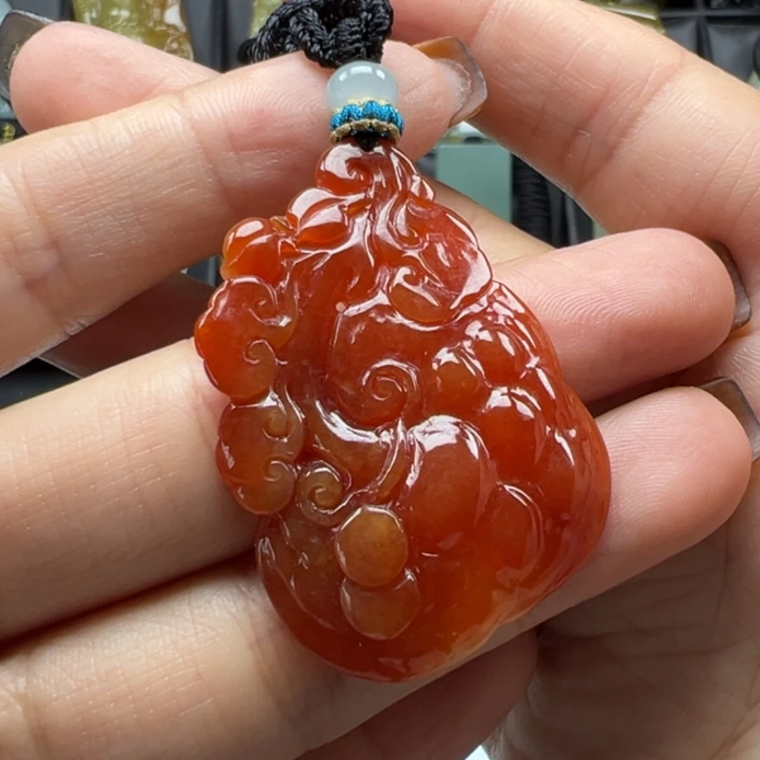 翡翠未镶嵌颈饰如意