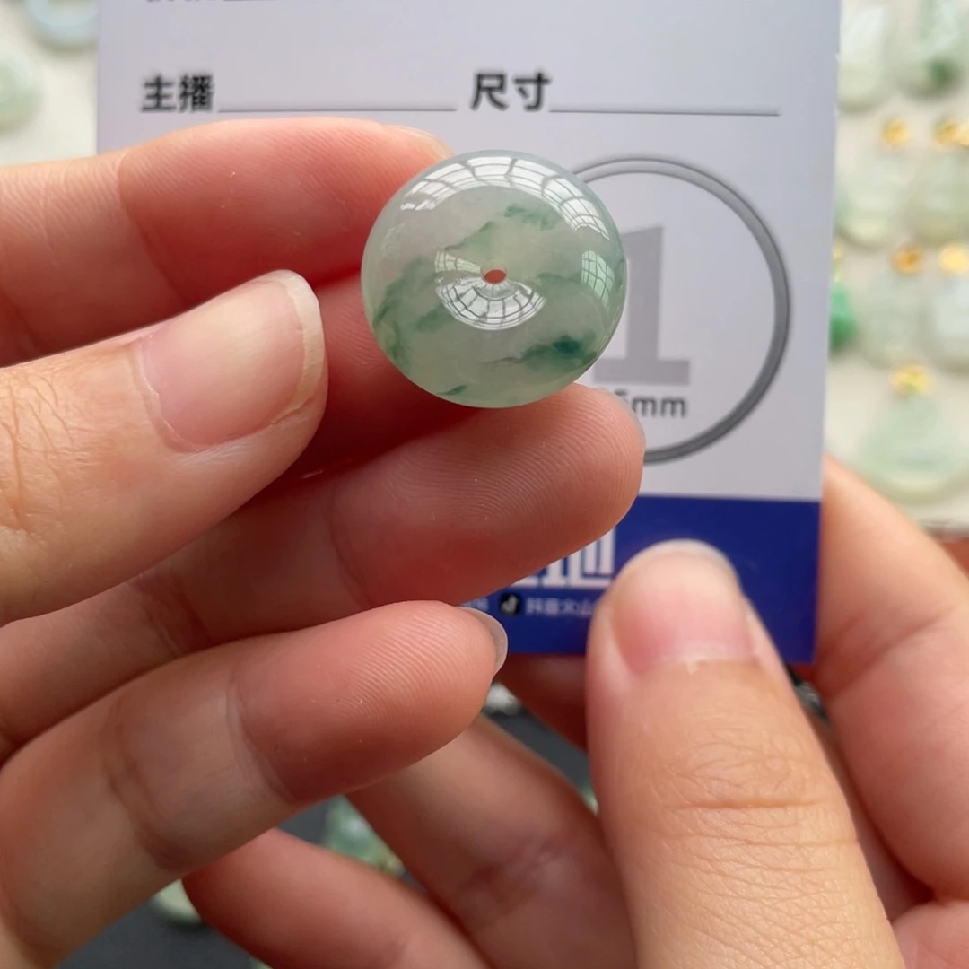 翡翠未镶嵌颈饰飘花平安扣