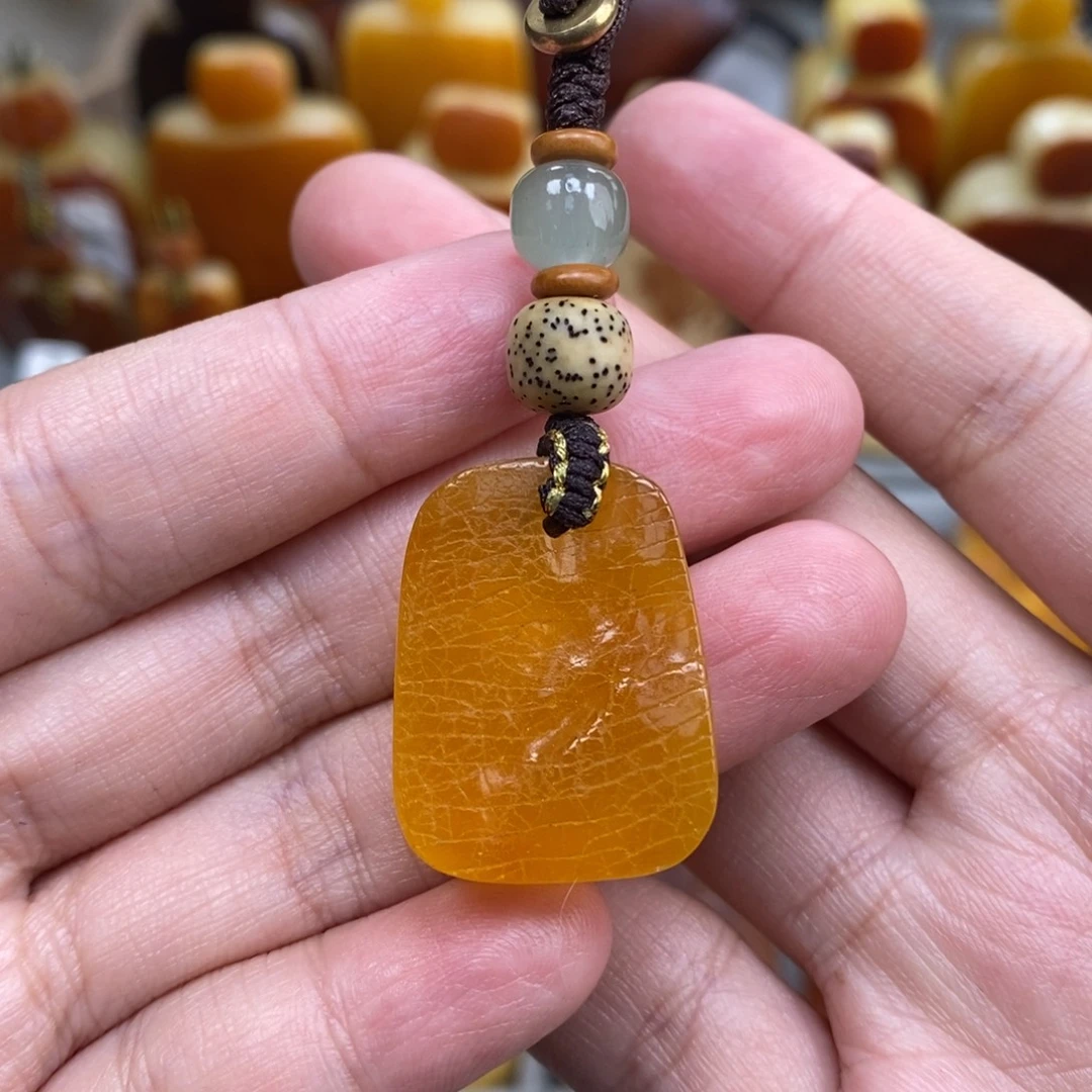 蜜蜡未镶嵌珠宝奇石