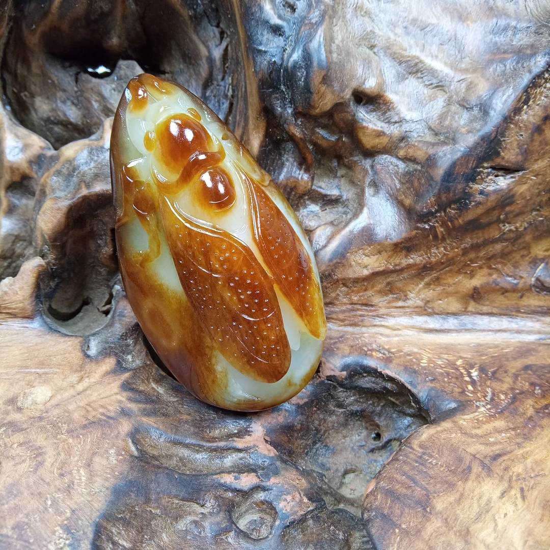 和田玉，142克，一鸣惊人。