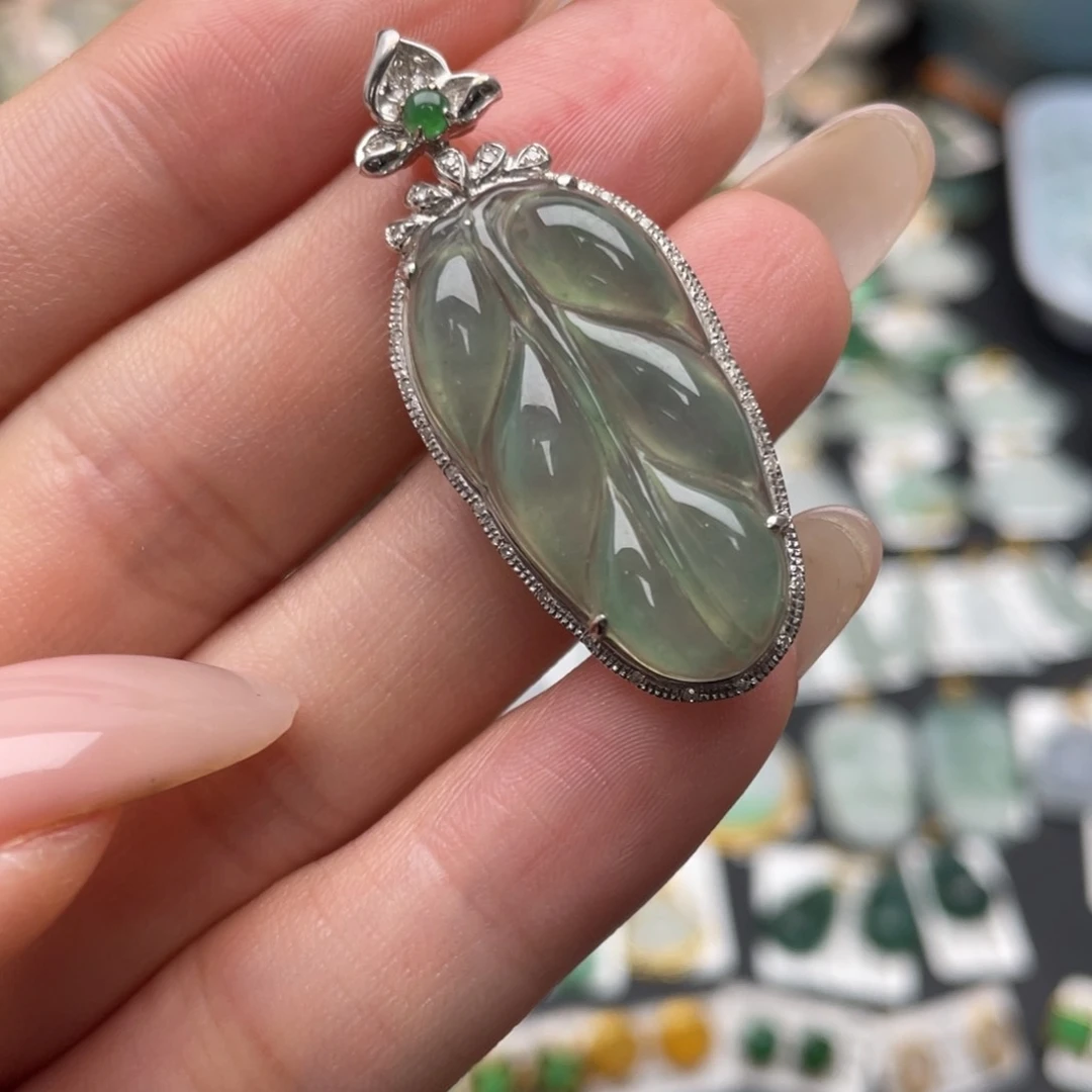 翡翠18K金镶嵌颈饰