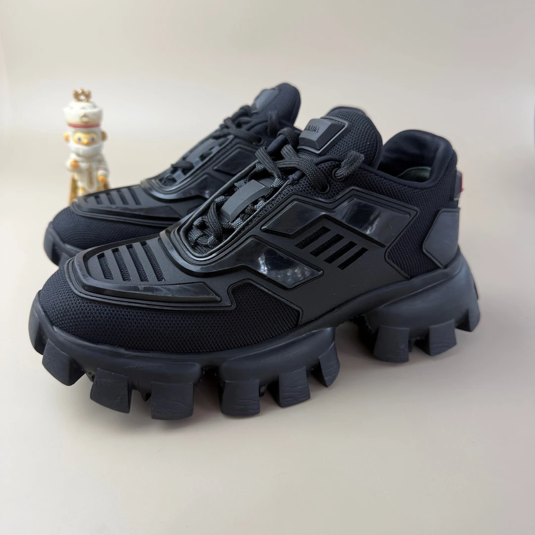 95新 Prada/普拉达 黑武士齿轮系带休闲鞋 37.5码公价8500YLP3456