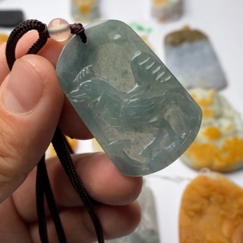 翡翠颈饰未镶嵌翡翠