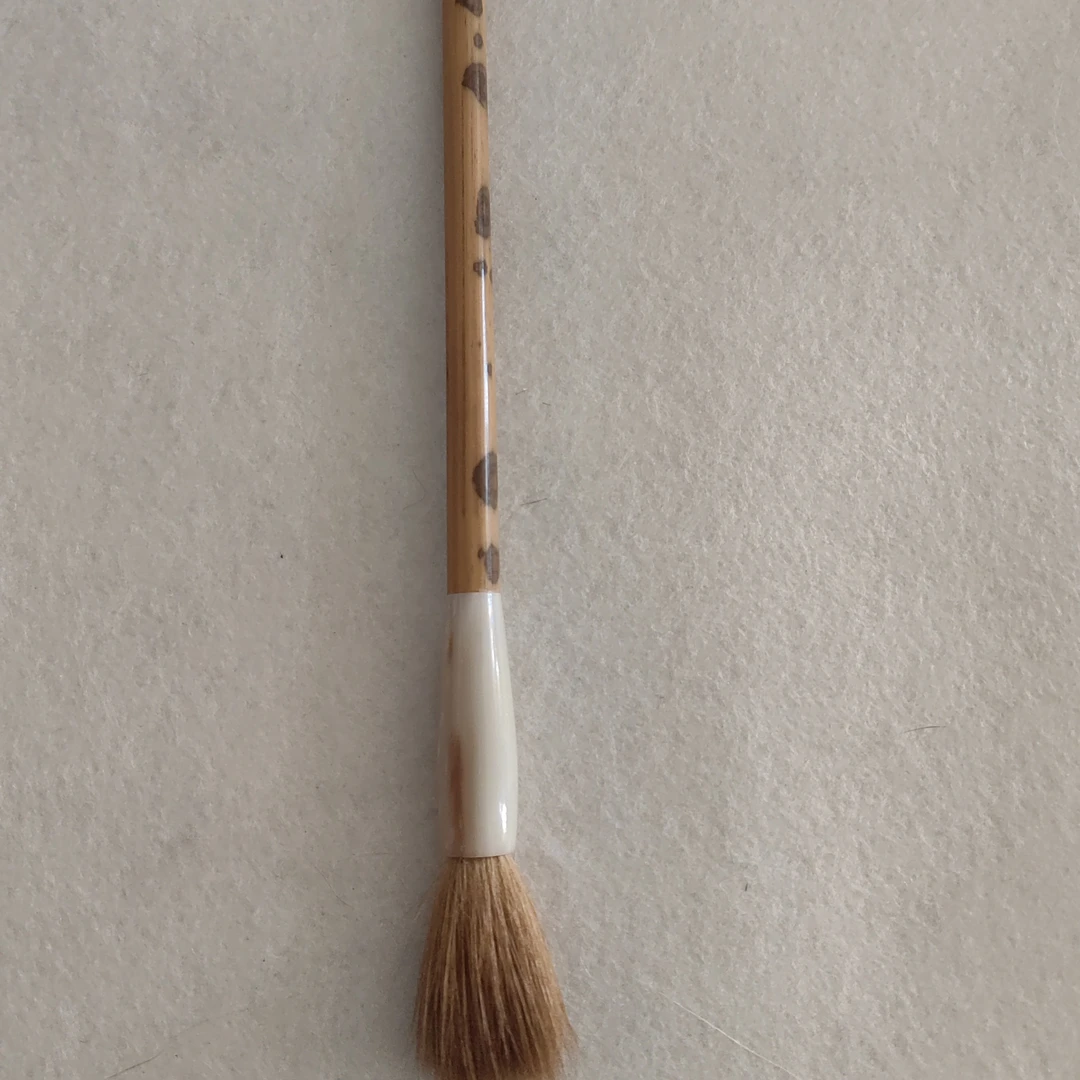 湘妃竹牛角杆纯辽尾毛笔口径0.85CM出峰3.6CM.适合中楷正楷行书。