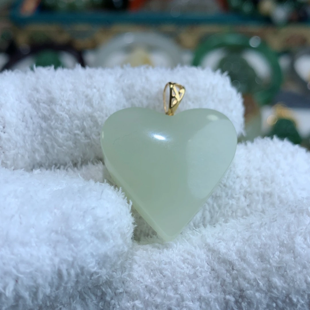 和田玉颈饰18K金镶嵌知***…