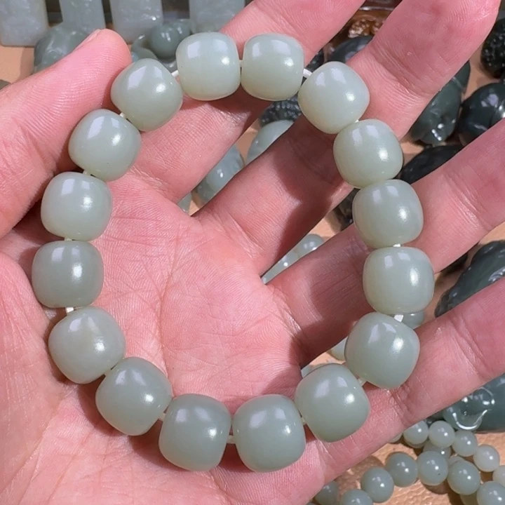 若***水和田玉未镶嵌颈饰