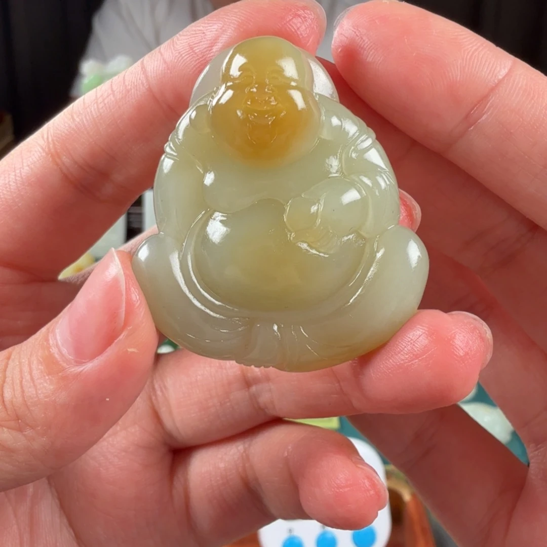张***涵颈饰未镶嵌和田玉