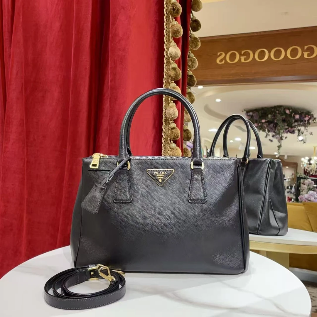 95新 Prada/普拉达 中号黑金牛皮单肩包71984447