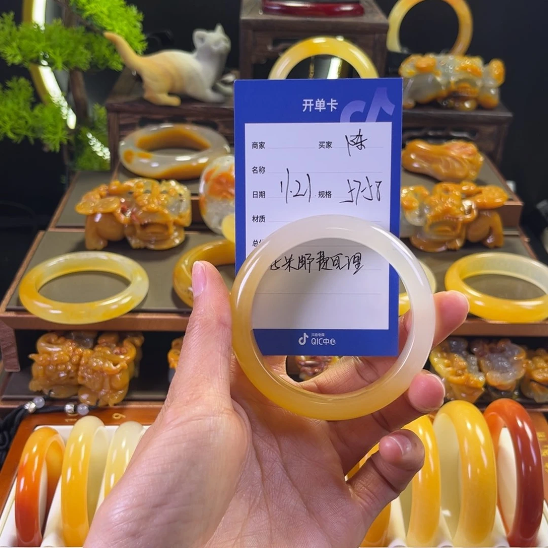 未镶嵌手镯石英质玉陈**娘