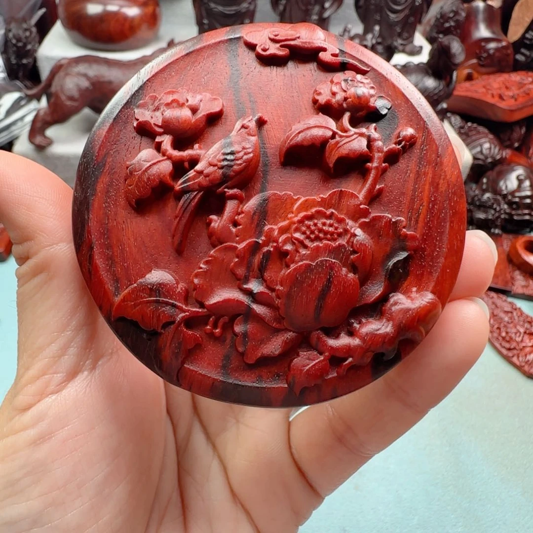 小叶紫檀把件喜上眉梢