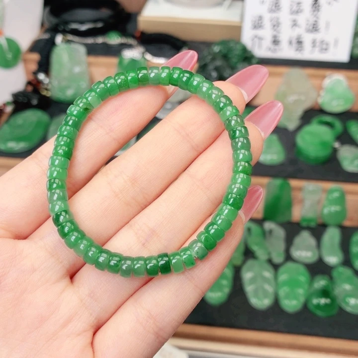 石英质玉（非洲翠）未镶嵌颈饰