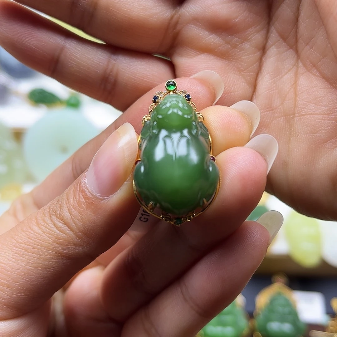 和田玉18K金镶嵌颈饰