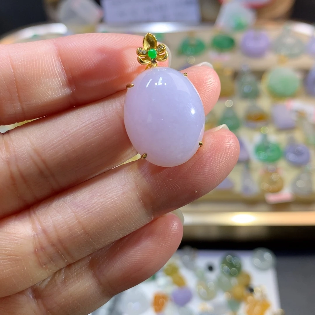 翡翠18K金镶嵌颈饰