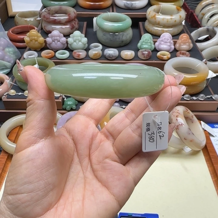 石英岩玉未镶嵌手镯