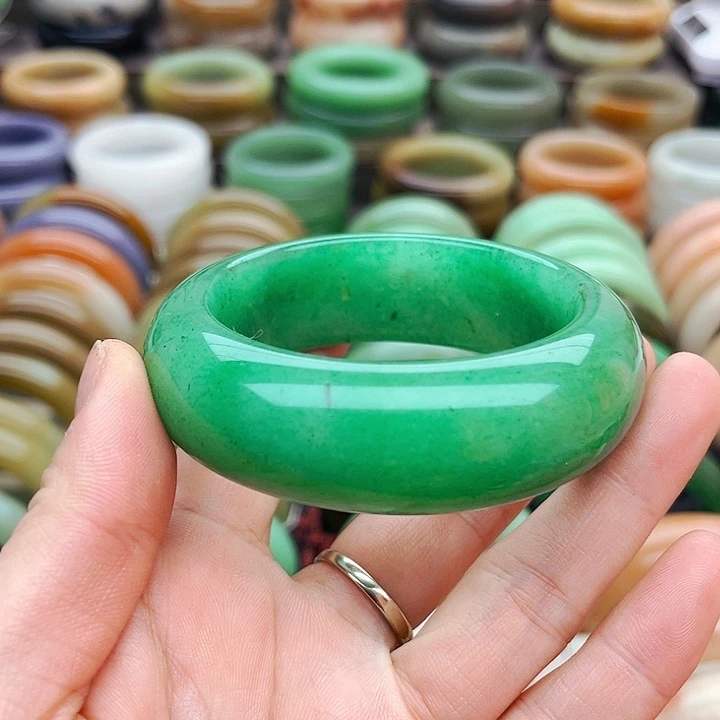 未镶嵌手镯（圆镯）石英质玉