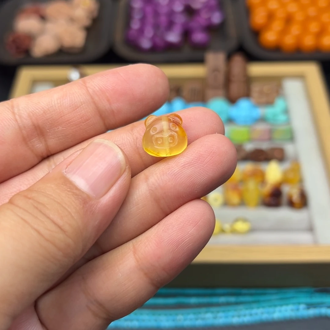未镶嵌琥珀裸石小猪