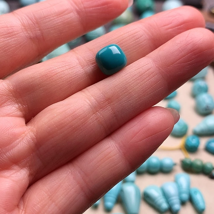 绿松石未镶嵌颈饰