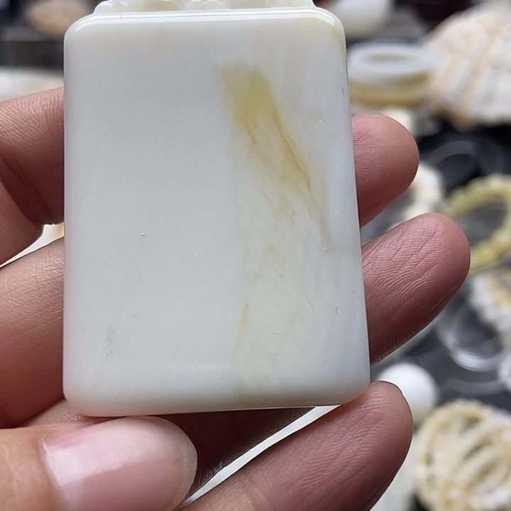 非金属贝壳玉化翘黄无事牌