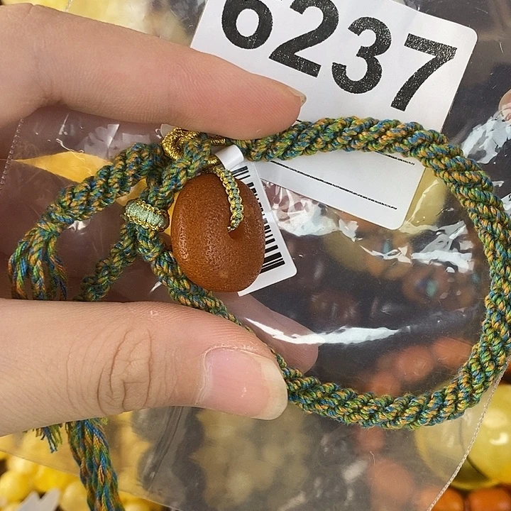 蜜蜡未镶嵌珠宝奇石