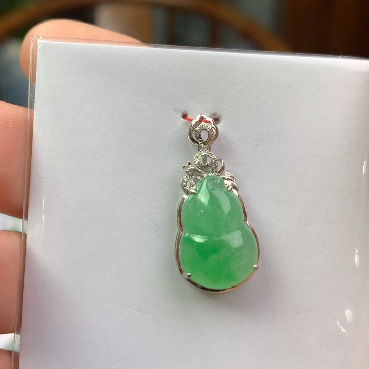 翡翠18K金镶嵌颈饰翡翠翡翠吊坠