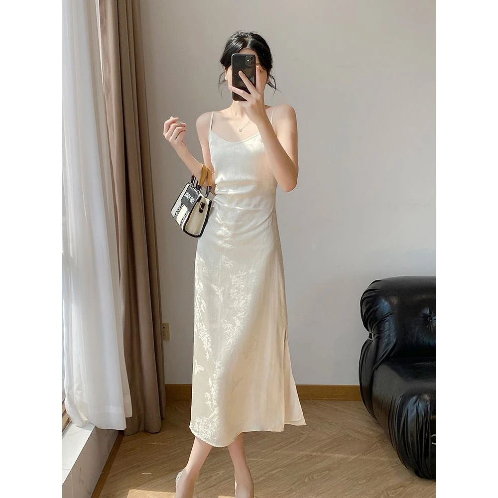 2025年春夏气质新中式国风百印花收腰显瘦米白色吊带连衣裙女