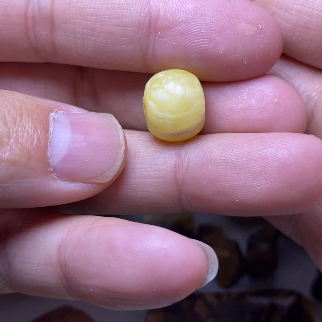 琥珀裸石未镶嵌阳***8蜜蜡扣子