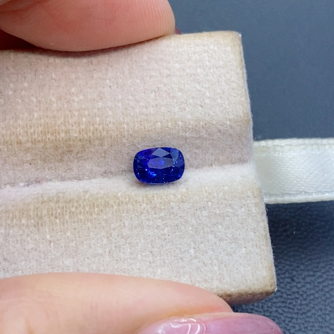 裸石蓝宝石皇家蓝88分，大证