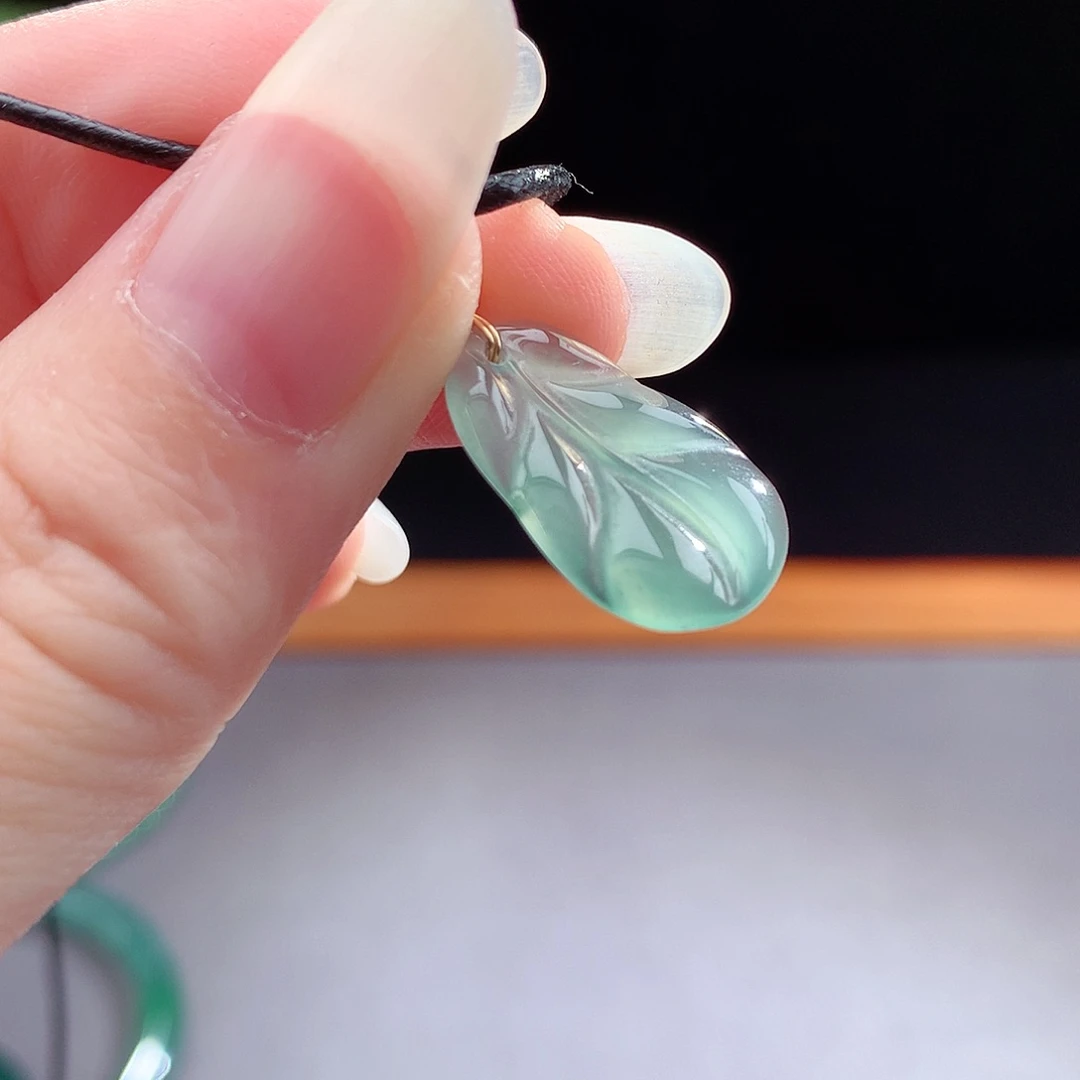 未镶嵌手镯（圆镯）翡翠