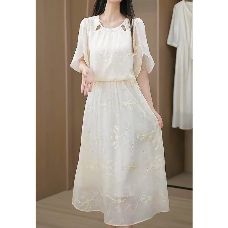 2025法式温柔优雅甜美刺绣精致减龄百搭连衣裙