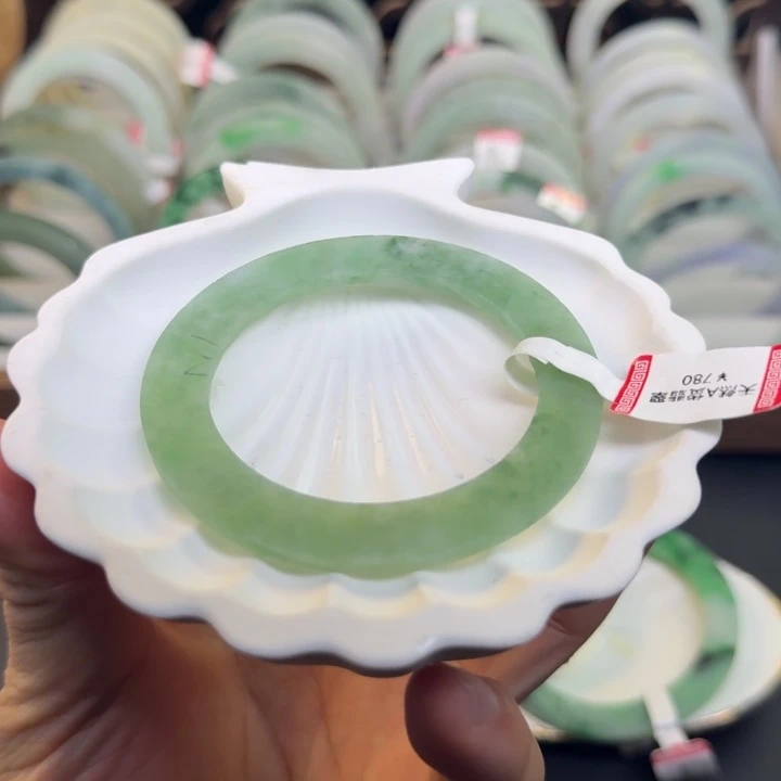 定制翡翠未镶嵌52-57浓郁甜果绿