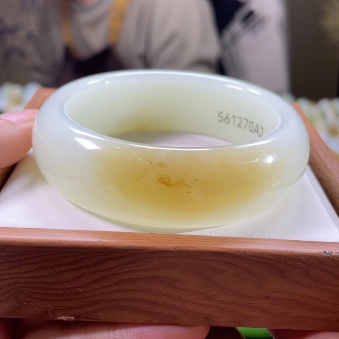 和田玉未镶嵌手镯56轮胎