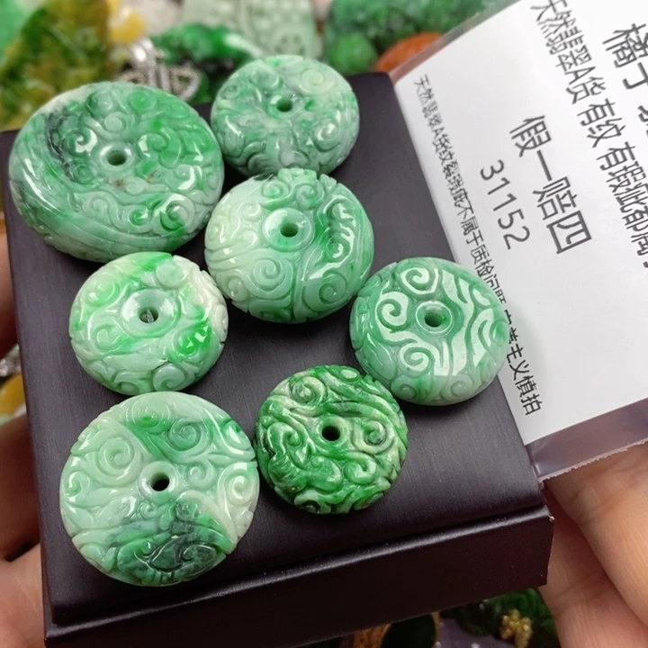 元***儿翡翠未镶嵌吊坠(赠链)