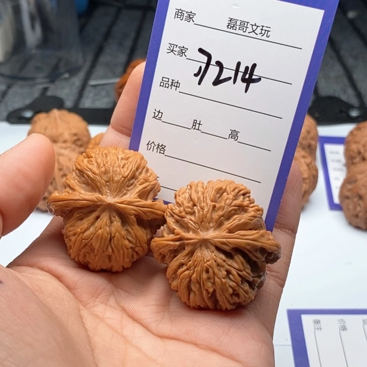 苍***狼文玩核桃吊坠7214