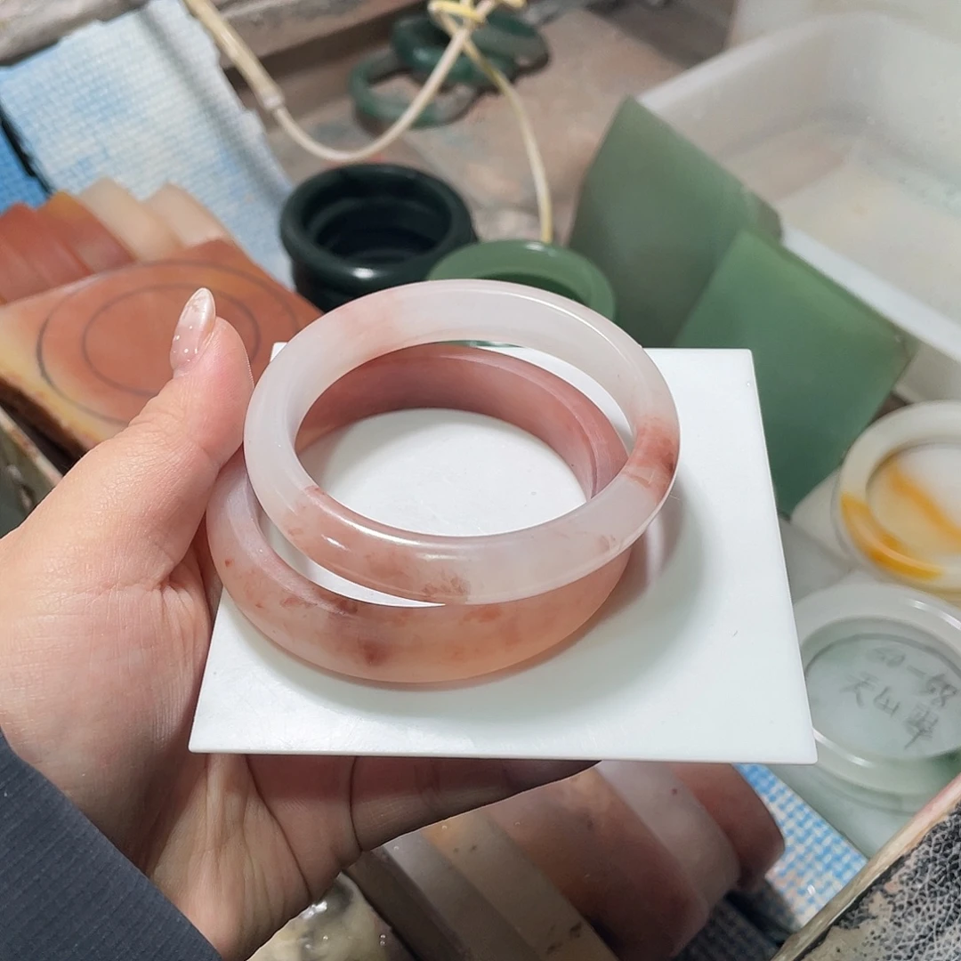 Q***.石英质玉未镶嵌手镯定制