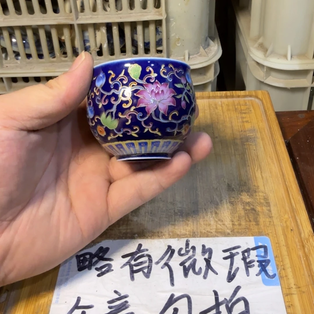 微瑕疵介意勿拍陶瓷器皿E499底部微瑕疵介意勿拍